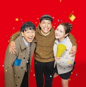 左からバッテリィズ、村重杏奈