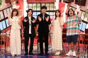 左から、中川安奈、末澤誠也、劇団ひとり、芳根京子、ロッチ中岡