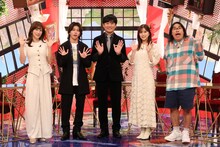左から、中川安奈、末澤誠也、劇団ひとり、芳根京子、ロッチ中岡