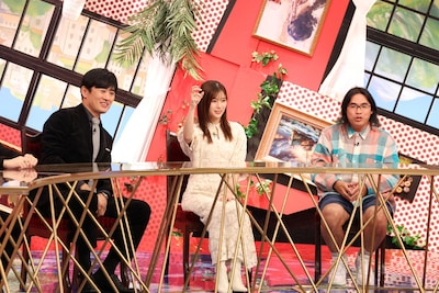 左から、劇団ひとり、芳根京子、ロッチ中岡