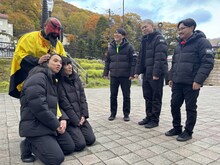 金属バットを“北海道色”に染め上げろ、みちお閻魔も登場「道産人間オズブラウン」