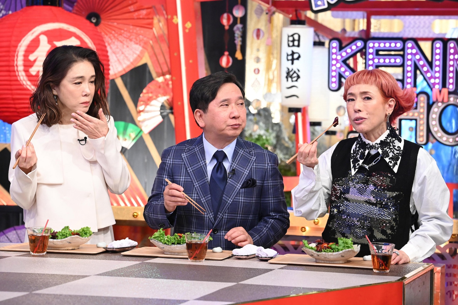 左から、筒井真理子、爆笑問題・田中、久本雅美