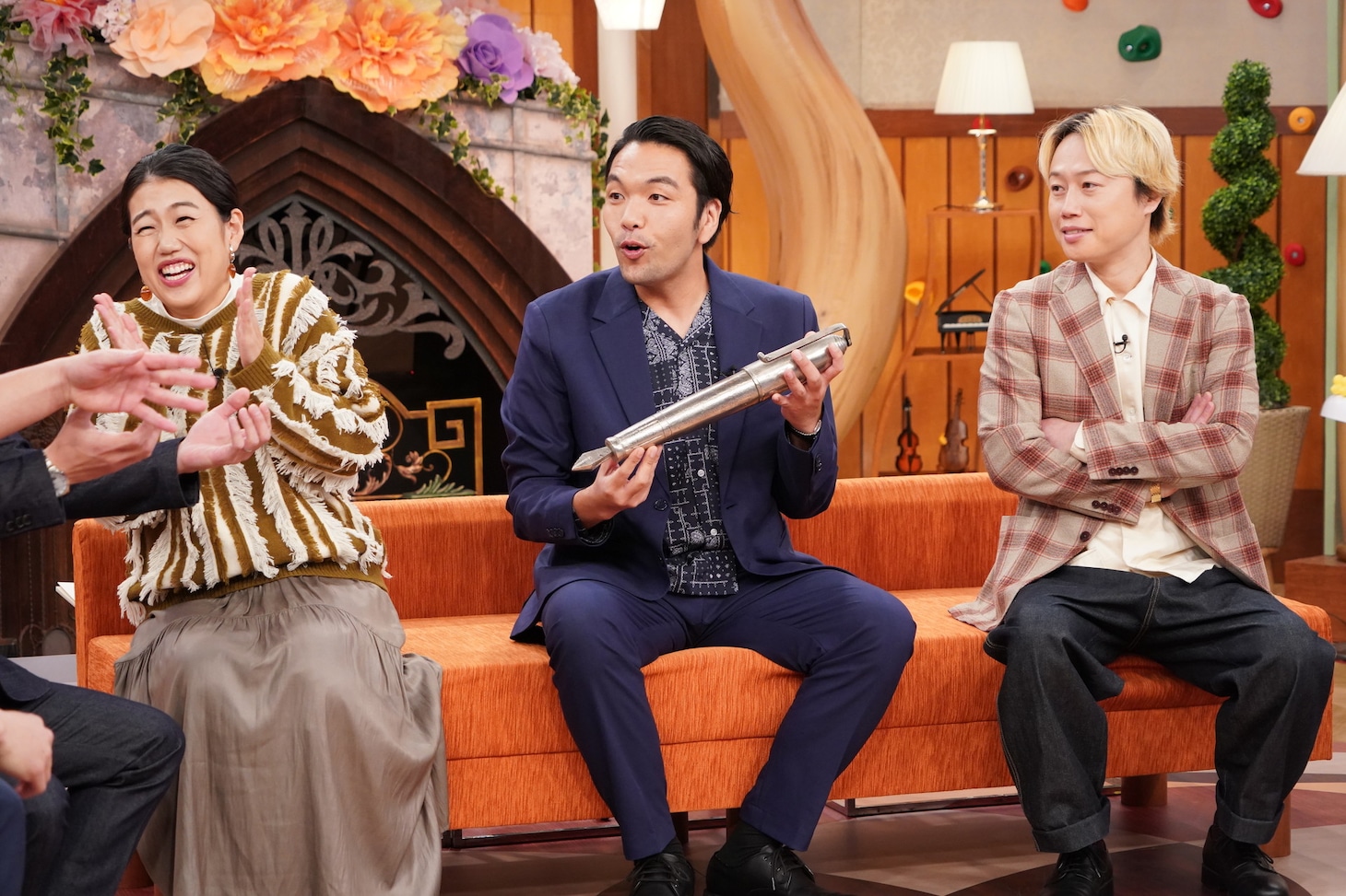 左から横澤夏子、見取り図