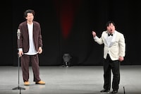 漫才を披露するニッポンの社長