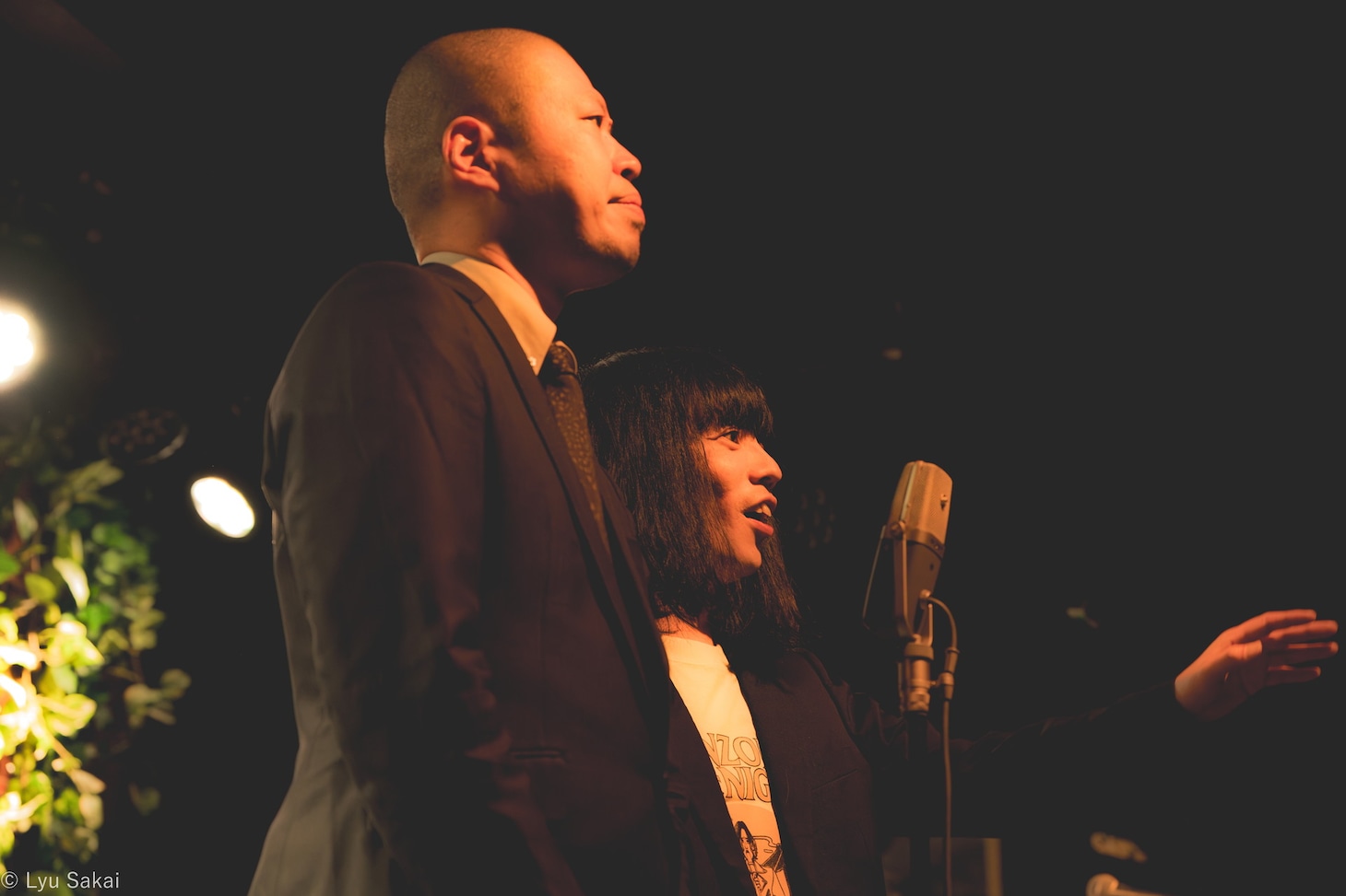 「KINZOKU Bat NIGHT at京都磔磔」で漫才を披露する金属バット