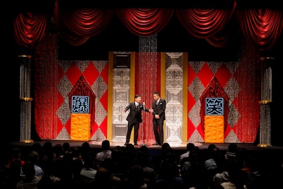 「2025年度版漫才 爆笑問題のツーショット ライブ」の様子