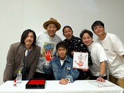 ファン交流イベント「浜田雅功先生 手形押すとし」を開催した浜田雅功（中央）