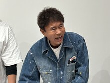 浜田雅功が手形押すイベントに全国からファン詰めかける　多いのは「頭を叩いて！」リクエスト