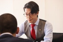 「ESCAPE それは誘拐のはずだった」第9話に出演する、こたけ正義感