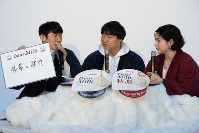 釣り好きな兎のエピソードを盗るロングコートダディ堂前（左）