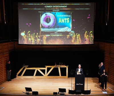 「ローズ・ドール賞」の授賞式の様子