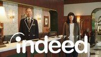 金属バットが出演するIndeed新CM「ホテル」編のワンシーン