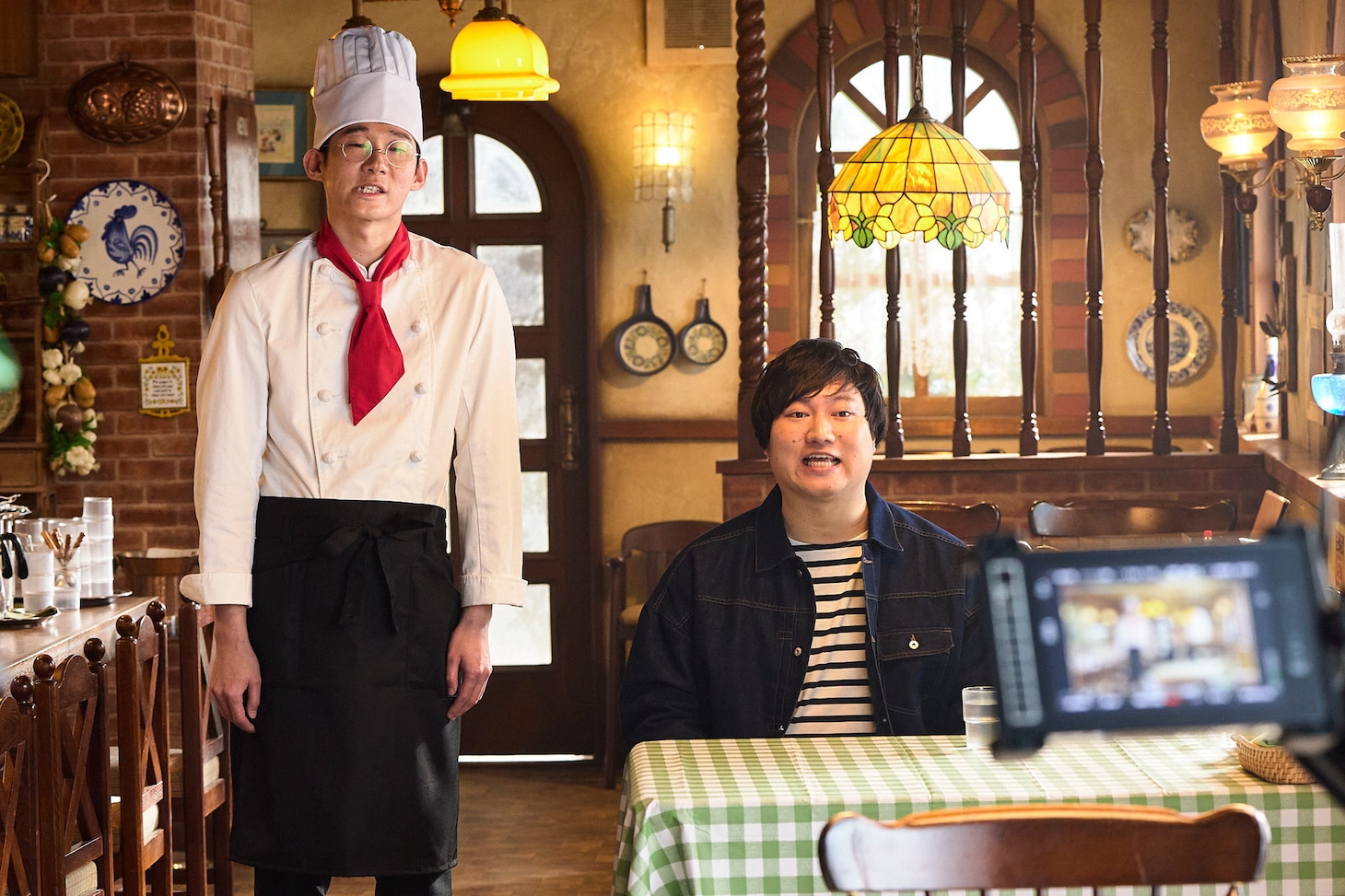 Indeed新CMの撮影に臨むロングコートダディ