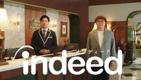 マユリカが出演するIndeed新CM「ホテル」編のワンシーン
