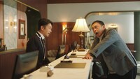 中川家が出演するIndeed新CM「ホテル」編のワンシーン