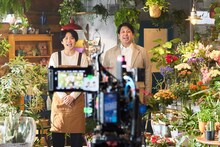 Indeed新CMの撮影に臨むレインボー