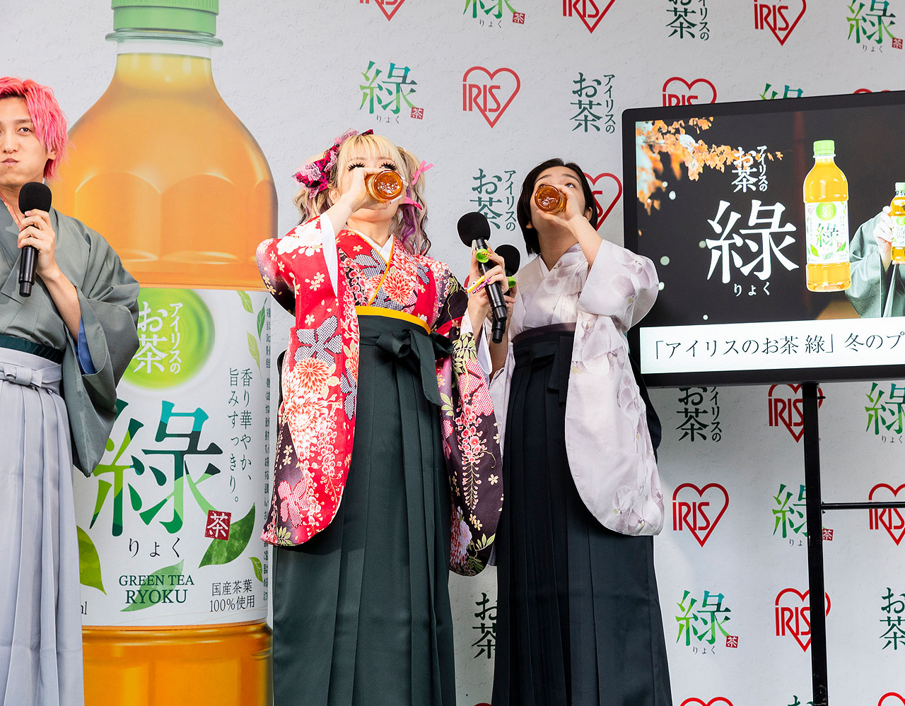 綠を味わうエルフ