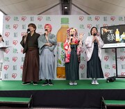 「アイリスのお茶 綠（りょく）」プロモーションイベントに登壇したEXITとエルフ