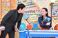 回答者の八木莉可子（右）