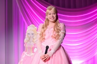 ピンクのドレスがよく似合うレインボー池田。ヒロインメイクのキャラクター・エリザベート姫子をイメージしたドレスとのこと