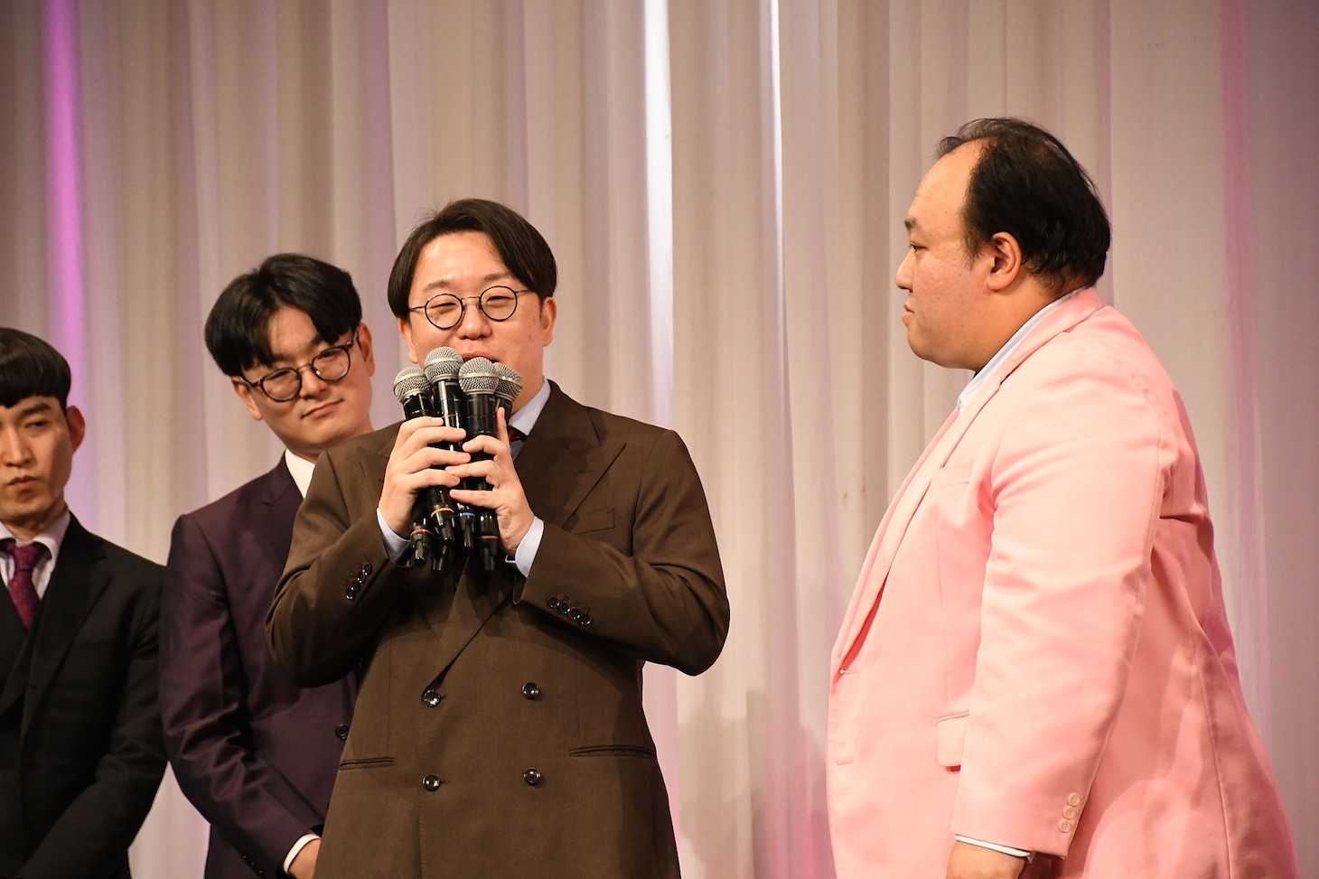 マイクをたくさん持ったママタルト檜原