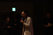 壇上から降りた真空ジェシカ川北