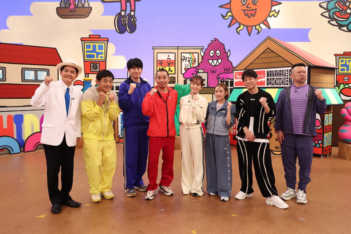 左から、かまいたち濱家、博多華丸・大吉、千鳥・大悟、前田敦子、高橋みなみ、陣内智則、ケンドーコバヤシ