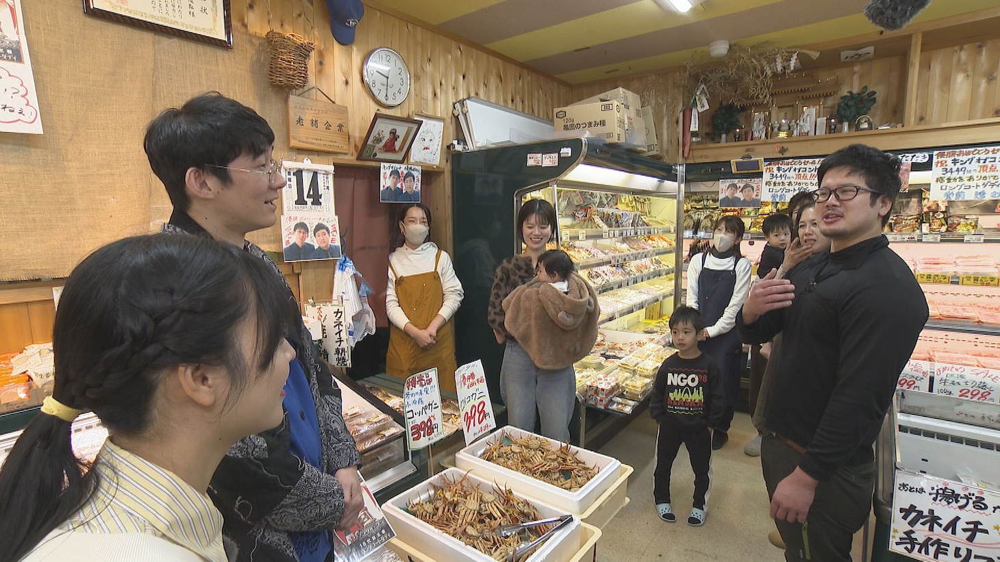 地元スーパーを訪れるロングコートダディ堂前