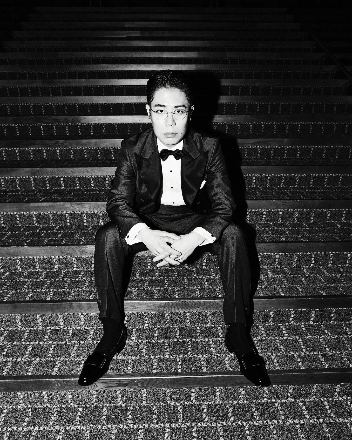 令和ロマンくるま、タキシードのモデルを務める