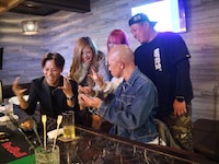 バイきんぐ小峠、福井・敦賀市で深夜まで飲み歩き