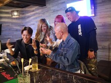 バイきんぐ小峠、福井・敦賀市で深夜まで飲み歩き