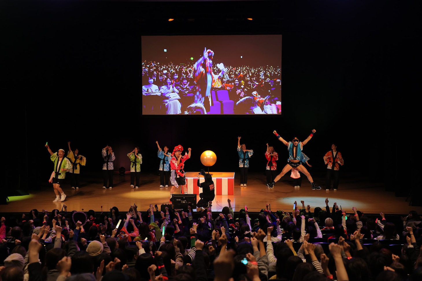 「シャイニング盆踊り」で盛り上がる会場