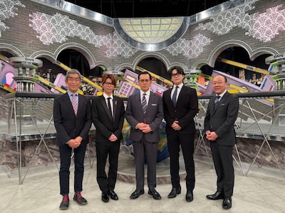 「脱力タイムズ」とTikTokのコラボCMに出演する（左から）岸博幸、夢幻アリタ哲平、ゆきドラ、出口保行