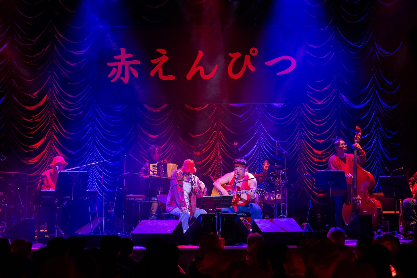 赤えんぴつ全国ツアーより、東京キネマ倶楽部公演の模様を配信