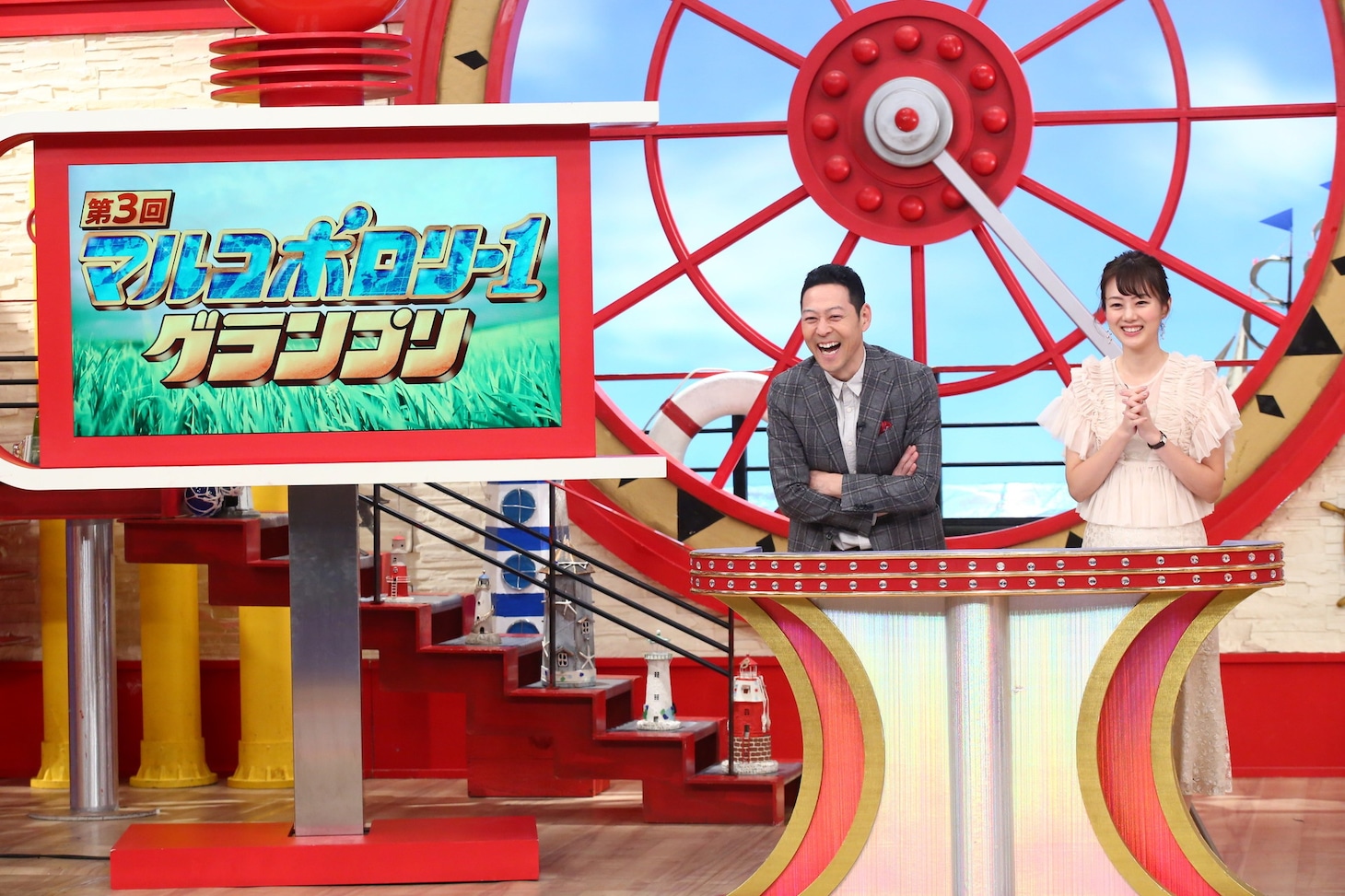 左から東野幸治、高橋真理恵アナウンサー