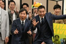 囲み取材の場に登場した爆笑問題ら