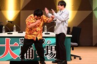 客席で万が一カップルがイチャついたときのため、かたまり相手にスパーリングをするもぐら