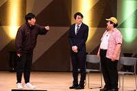 ユニットコントを繰り広げる空気階段と岡野陽一