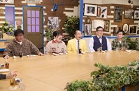 かまいたちの「これ余談なんですけど…」に出演する（左から）カンニング竹山、ぼる塾あんり、きしたかの、おいでやす小田