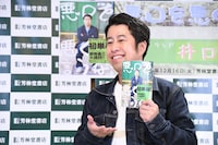 フォトセッションに応じるウエストランド井口