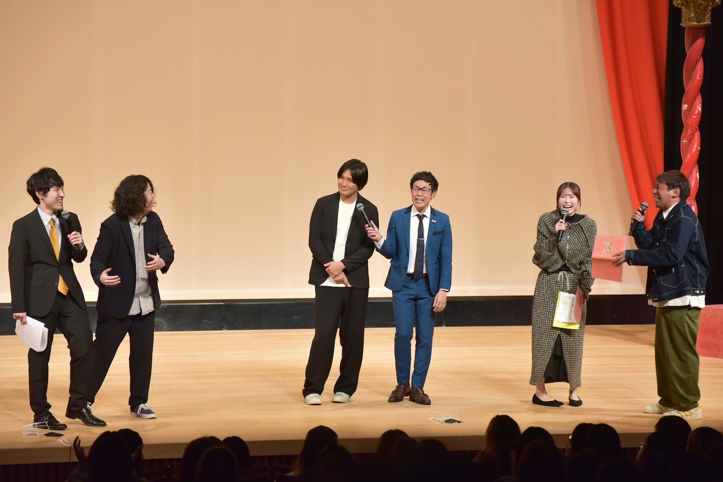 宮下草薙とアイデンティティのトークの様子