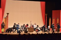 野呂佳代が「優勝は……マシンガンズです！」とボケて全員がコケる様子