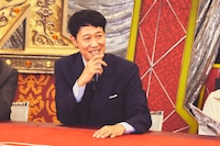 TELASAオリジナル番組「レジェンド戦士が答える M-1超クイズ」MCの小籔千豊