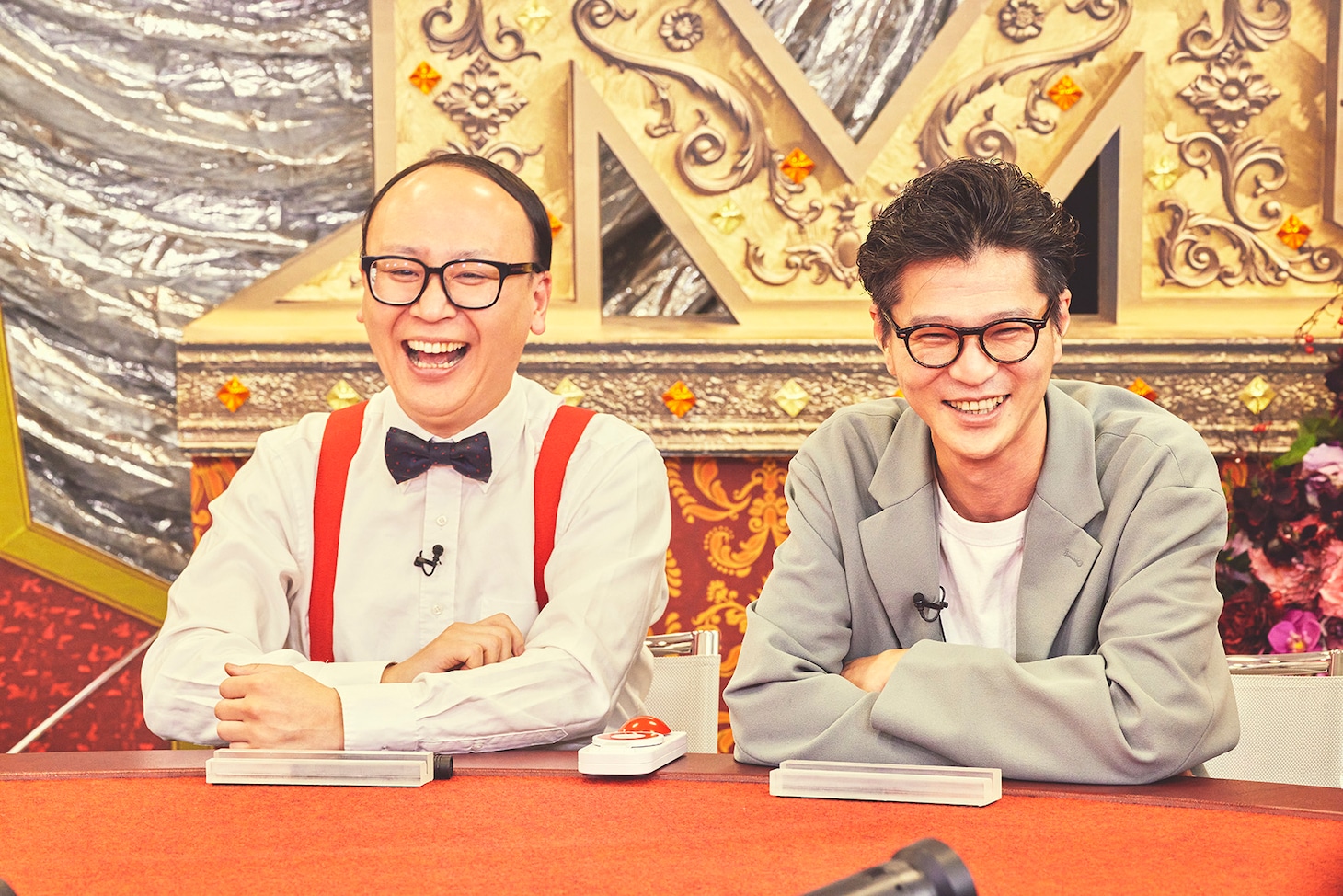 TELASAオリジナル番組「レジェンド戦士が答える M-1超クイズ」に出演するチームメガネの（左から）トレンディエンジェルたかし、モグライダー芝