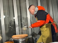 チョコレートプラネットが広島・大崎上島の学生のために鍋作り、イチキップリンも招集