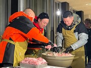 「チョコプラ鍋 ～島の生徒にふるまう！尾道ラーメン鍋～」より