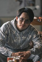 「マトリと狂犬」に出演する平埜生成