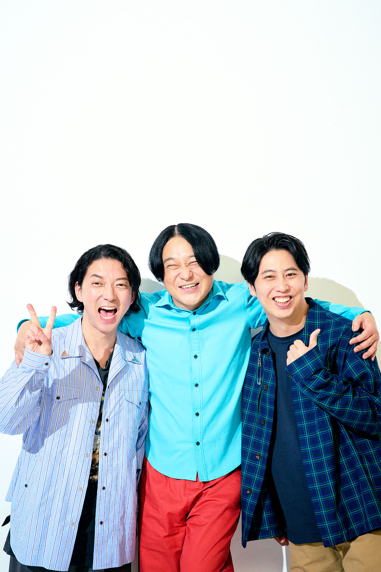 肩を組み、笑顔の永野とニューヨーク