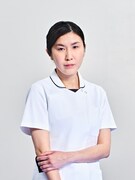 ドラマ「ヤンドク！」で脳神経外科の看護師役を演じる納言・薄幸