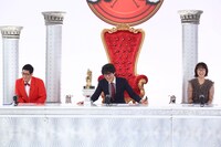 左からアンタッチャブル柴田、千原ジュニア、竹上萌奈アナウンサー